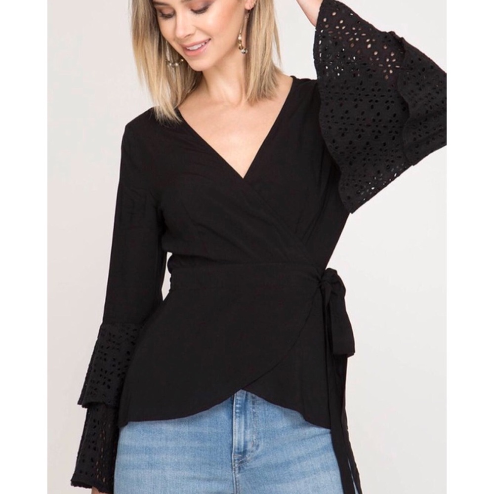 💗 HOST PICK 💗 Lightweight Bell Sleeve Top